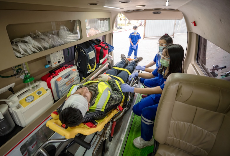 Stretcher: Jenis, Keunggulan, dan Penggunaannya dalam Situasi Darurat
