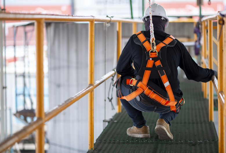 Cara Menggunakan Fall Arrester dengan Benar untuk Keselamatan yang Maksimal