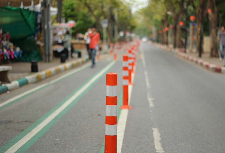 Safety-Bollard-Definisi-Jenis-dan-Kegunaannya-di-Lapangan-Griya-safety-2
