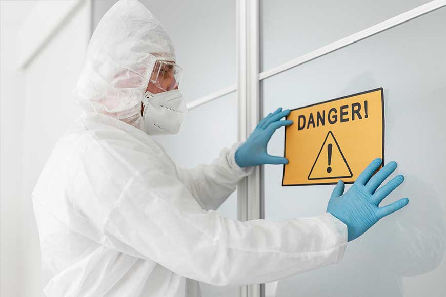 Kebutuhan-Baju-ESD-dalam-Cleanroom-dan-Lingkungan-Kerja-Kritis-Lainnya-Griya-Safety