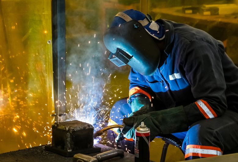 APD Welding yang Wajib Digunakan untuk Keselamatan di Lingkungan Kerja ...