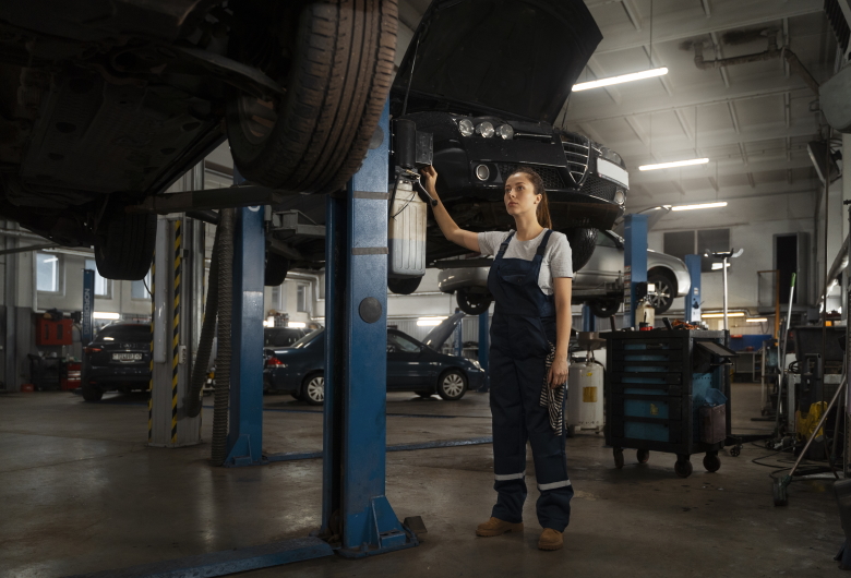 Sepatu-Safety-Terbaik-dari-Griya-Safety-untuk-Pekerja-Industri-Otomotif-dan-Konstruksi-Griya-Safety