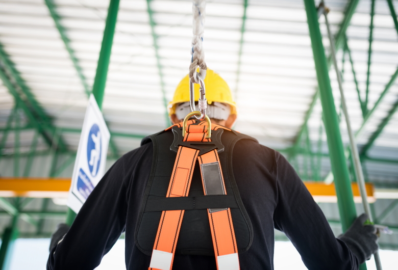 Fall-Protection-Equipment-yang-Wajib-Digunakan-di-Lingkungan-Kerja-Berisiko-Griya-Safety-2