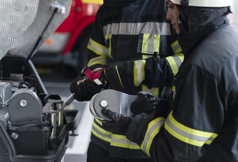 Panduan-Memilih-Fire-Suit-yang-Tepat-untuk-Keselamatan-dan-Kenyamanan-Bekerja-–-Griya-Safety