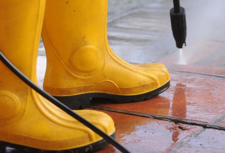 Mengenal-Berbagai-Jenis-Sepatu-Boot-Karet-dan-Manfaatnya-untuk-Pekerja-–-Griya-Safety