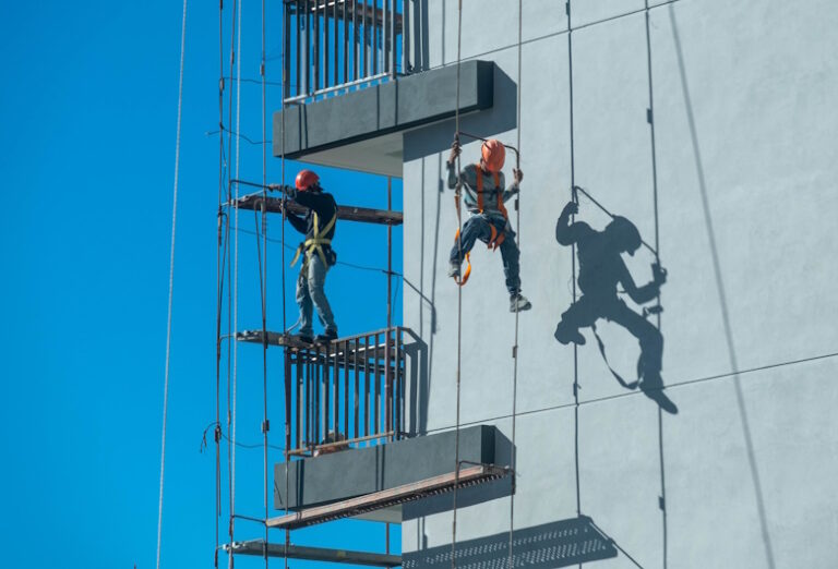Cara-Menggunakan-Fall-Arrester-dengan-Benar-untuk-Keselamatan-yang-Maksimal-–-Griya-Safety