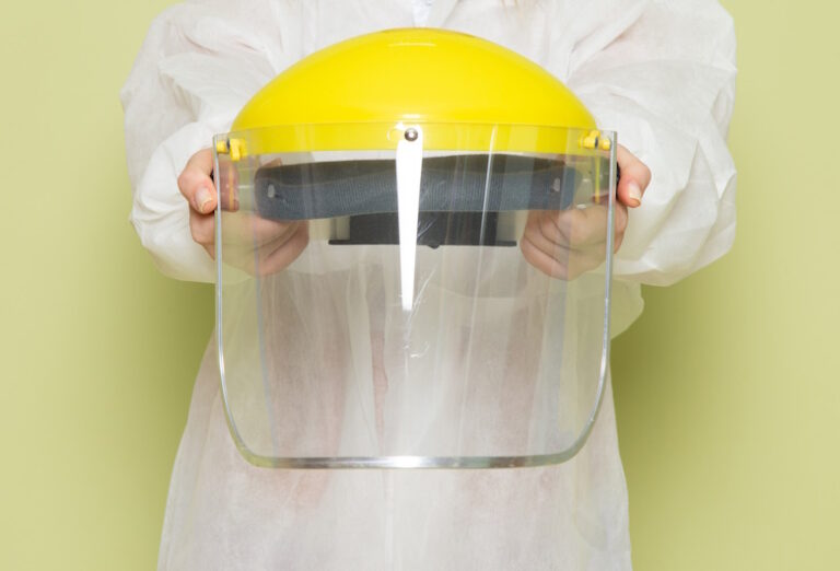 Fungsi-dan-Keunggulan-Visor-Adapter-untuk-Pekerja-Lapangan-–-Griya-Safety