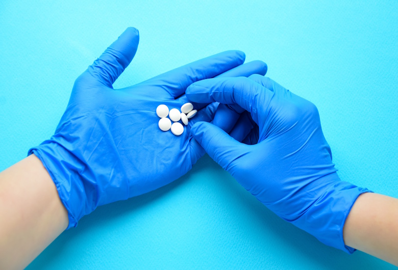 Chemical-Gloves-Anti-Slip-untuk-Pekerja-di-Industri-Kesehatan-dan-Farmasi-1-Griya-Safety