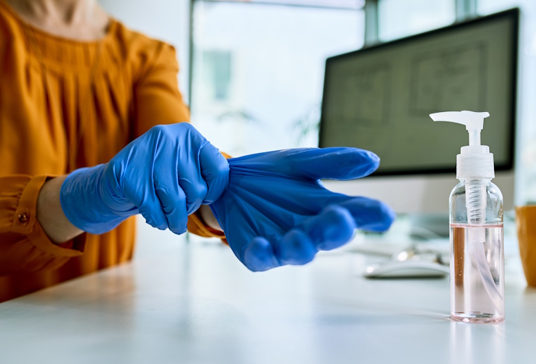 Chemical-Glove-Summitech-Perlindungan-Tangan-Terbaik-untuk-Farmasi-1-Griya-Safety