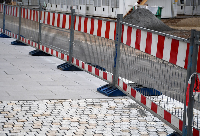 Mengenal Traffic Barrier: Definisi, Fungsi, dan Aplikasinya di Lapangan