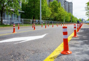 Safety-Bollard-Definisi-Jenis-dan-Kegunaannya-di-Lapangan-Griya-safety-1.