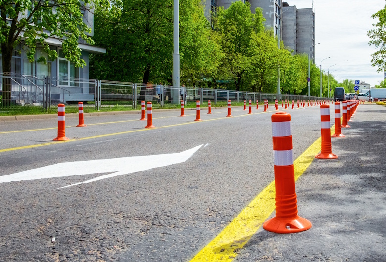 Safety-Bollard-Definisi-Jenis-dan-Kegunaannya-di-Lapangan-Griya-safety-1.
