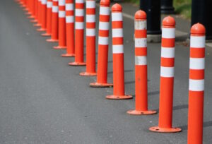 Road-Delineator-Fungsi-Jenis-dan-Standar-Penggunaannya-di-Jalan-Raya-Griya-safety-1