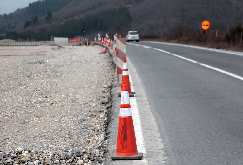 Jenis-Jenis Traffic Barrier untuk Pengaturan Lalu Lintas di Area Konstruksi Jalan
