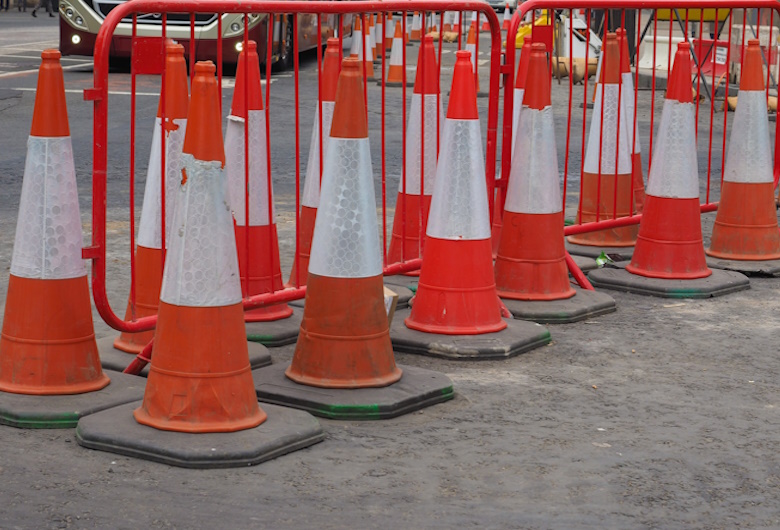 Cara Memilih Traffic Barrier: Faktor Keamanan, Budget, dan Kemudahan Instalasi