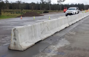 Road-Barrier-Beton-Pengertian-Jenis-Fungsi-dan-Kelebihannya-Griyasafety