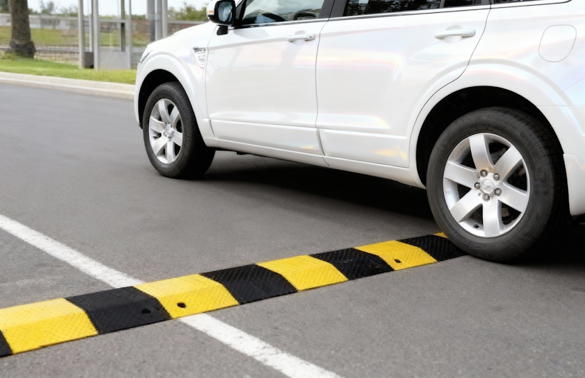 Tidak-Semua-Sama-Ini-Jenis-Polisi-Tidur-yang-Cocok-untuk-Perumahan-vs-Jalan-Umum-Griyasafety