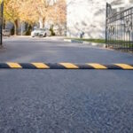 Speed-Bump-Solusi-Efektif-untuk-Peredam-Kecepatan-di-Area-Parkir-dan-Perumahan-Griyasafety