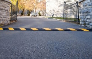 Speed-Bump-Solusi-Efektif-untuk-Peredam-Kecepatan-di-Area-Parkir-dan-Perumahan-Griyasafety